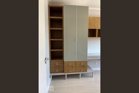 Quarto 2 de apartamento para alugar com 2 quartos, 58m² em Vila Ipiranga, Porto Alegre