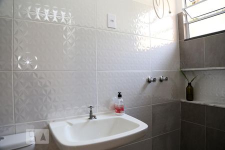 Banheiro da Suíte  de casa para alugar com 3 quartos, 95m² em Parque Monte Alegre, Taboão da Serra