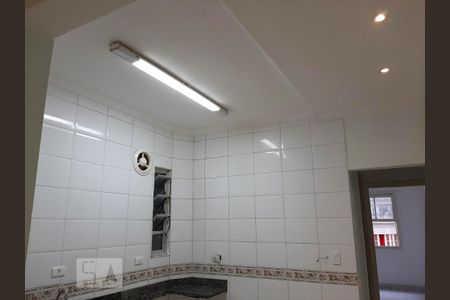 Cozinha de apartamento para alugar com 1 quarto, 50m² em República, São Paulo