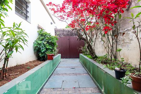 Casa à venda com 310m², 3 quartos e 2 vagasCorredor de Acesso ao Fundos