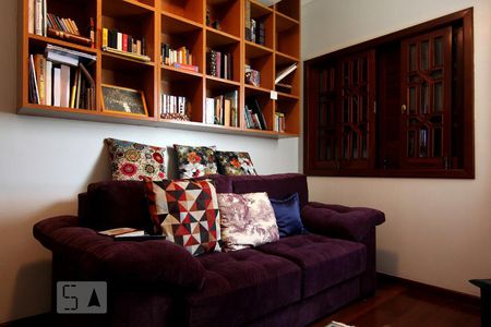 Casa para alugar com 600m², 5 quartos e 8 vagasQuarto