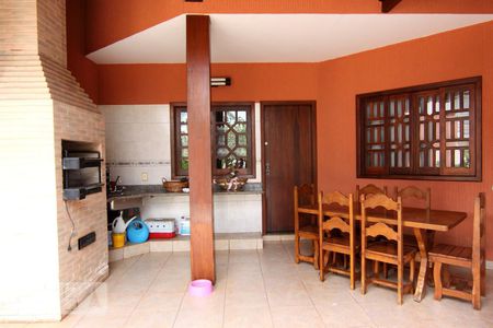 Casa para alugar com 600m², 5 quartos e 8 vagasÁrea comum - Churrasqueira