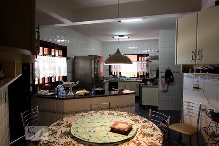 Casa para alugar com 600m², 5 quartos e 8 vagasCozinha