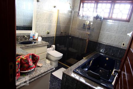 Casa para alugar com 600m², 5 quartos e 8 vagasBanheiro suíte 1