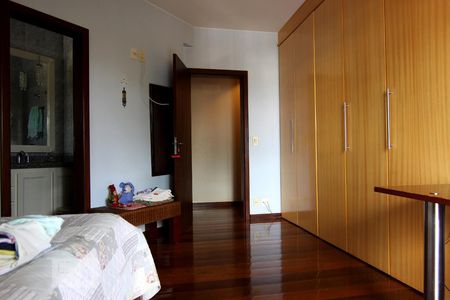 Casa para alugar com 600m², 5 quartos e 8 vagasSuíte 2