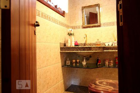 Casa para alugar com 600m², 5 quartos e 8 vagasLavabo