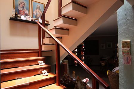 Casa para alugar com 600m², 5 quartos e 8 vagasEscada