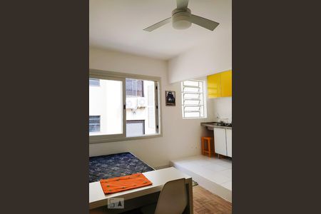 Sala/Quarto de kitnet/studio para alugar com 1 quarto, 28m² em Floresta, Porto Alegre