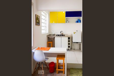 Cozinha  de kitnet/studio para alugar com 1 quarto, 28m² em Floresta, Porto Alegre