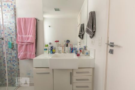 Apartamento para alugar com 65m², 2 quartos e sem vagaBanheiro