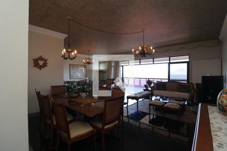 Sala 1 de apartamento para alugar com 4 quartos, 350m² em Cacuia, Rio de Janeiro