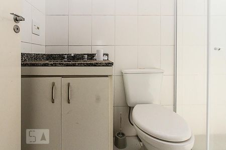 Banheiro de kitnet/studio para alugar com 1 quarto, 30m² em Parque Independência, São Paulo
