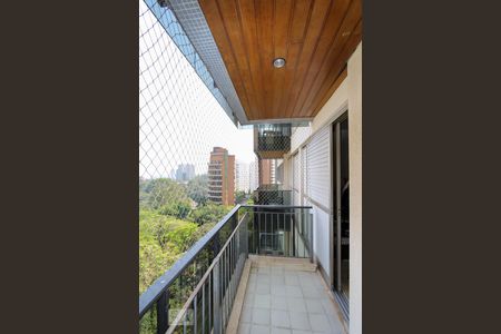 Apartamento à venda com 200m², 4 quartos e 3 vagasVaranda da suíte 1