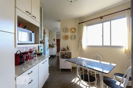 Apartamento à venda com 200m², 4 quartos e 3 vagasCopa