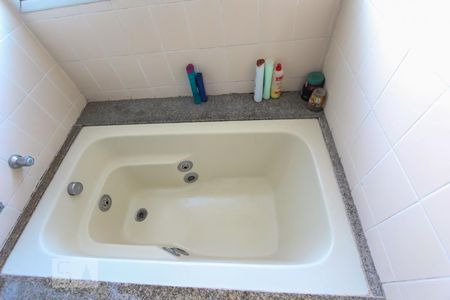 Apartamento à venda com 200m², 4 quartos e 3 vagasBanheiro da suíte 1