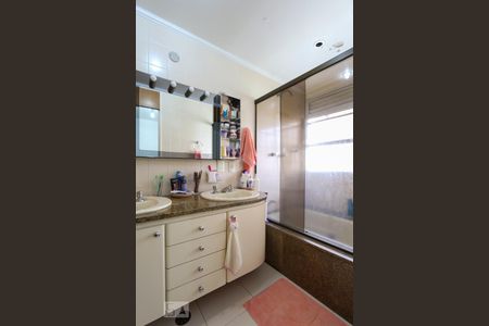 Apartamento à venda com 200m², 4 quartos e 3 vagasBanheiro da suíte 1