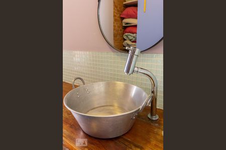 Banheiro Pia de casa à venda com 2 quartos, 120m² em Alto da Lapa, São Paulo