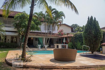 Casa de condomínio para alugar com 1000m², 6 quartos e 4 vagas Casa de condomínio para alugar com 1000m², 6 quartos e 4 vagasPiscina