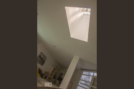 Casa de condomínio para alugar com 1000m², 6 quartos e 4 vagas Casa de condomínio para alugar com 1000m², 6 quartos e 4 vagasClaraboia da Suíte de Convidado