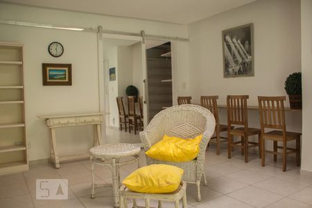 Casa de condomínio para alugar com 1000m², 6 quartos e 4 vagas Casa de condomínio para alugar com 1000m², 6 quartos e 4 vagasSuíte de Convidado