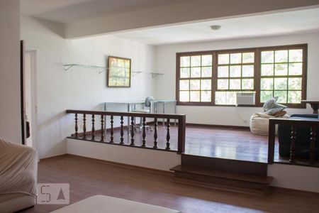 Casa de condomínio para alugar com 1000m², 6 quartos e 4 vagas Casa de condomínio para alugar com 1000m², 6 quartos e 4 vagasLiving