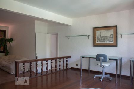 Casa de condomínio para alugar com 1000m², 6 quartos e 4 vagas Casa de condomínio para alugar com 1000m², 6 quartos e 4 vagasLiving