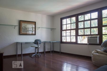 Casa de condomínio para alugar com 1000m², 6 quartos e 4 vagas Casa de condomínio para alugar com 1000m², 6 quartos e 4 vagasLiving