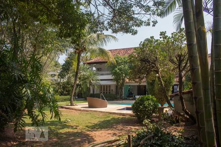 Casa de condomínio para alugar com 1000m², 6 quartos e 4 vagas Casa de condomínio para alugar com 1000m², 6 quartos e 4 vagasFachada da Casa