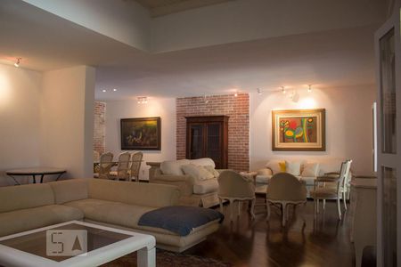 Casa de condomínio para alugar com 1000m², 6 quartos e 4 vagas Casa de condomínio para alugar com 1000m², 6 quartos e 4 vagasSala