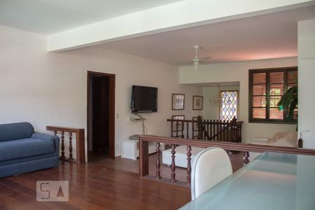 Casa de condomínio para alugar com 1000m², 6 quartos e 4 vagas Casa de condomínio para alugar com 1000m², 6 quartos e 4 vagasLiving