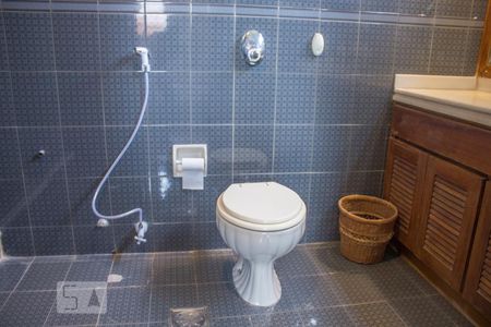 Casa de condomínio para alugar com 1000m², 6 quartos e 4 vagas Casa de condomínio para alugar com 1000m², 6 quartos e 4 vagasBanheiro da Suíte 1