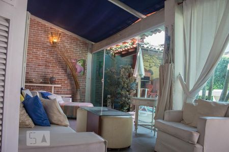 Casa de condomínio para alugar com 1000m², 6 quartos e 4 vagas Casa de condomínio para alugar com 1000m², 6 quartos e 4 vagasVaranda