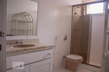 Casa de condomínio para alugar com 1000m², 6 quartos e 4 vagas Casa de condomínio para alugar com 1000m², 6 quartos e 4 vagasBanheiro Social