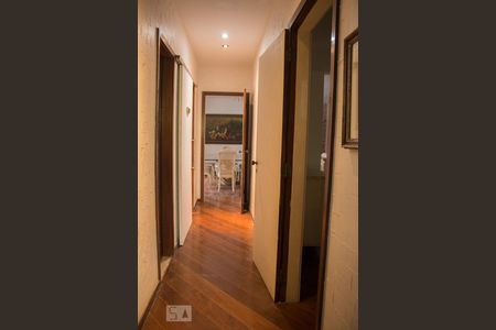 Casa de condomínio para alugar com 1000m², 6 quartos e 4 vagas Casa de condomínio para alugar com 1000m², 6 quartos e 4 vagasCorredor