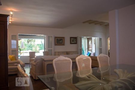 Casa de condomínio para alugar com 1000m², 6 quartos e 4 vagas Casa de condomínio para alugar com 1000m², 6 quartos e 4 vagasSala