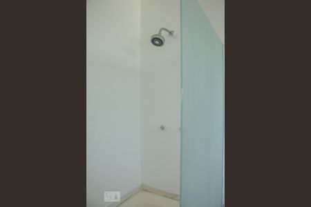 Casa de condomínio para alugar com 1000m², 6 quartos e 4 vagas Casa de condomínio para alugar com 1000m², 6 quartos e 4 vagasBanheiro da Suíte 2