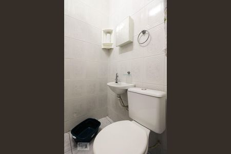 Banheiro de serviço  de casa à venda com 3 quartos, 120m² em Vila Bela, São Paulo