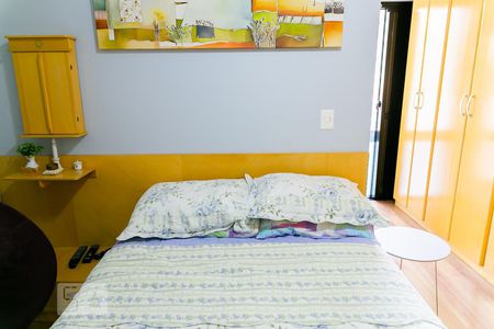 Casa de condomínio à venda com 105m², 3 quartos e 2 vagasSuíte