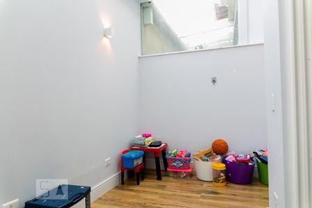 Casa de condomínio à venda com 105m², 3 quartos e 2 vagasSacada