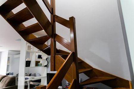 Casa de condomínio à venda com 105m², 3 quartos e 2 vagasEscadas