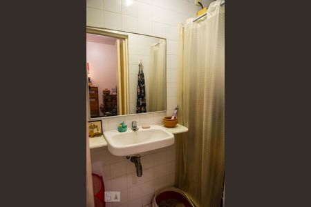 Banheiro da Suíte de apartamento para alugar com 2 quartos, 68m² em Leme, Rio de Janeiro