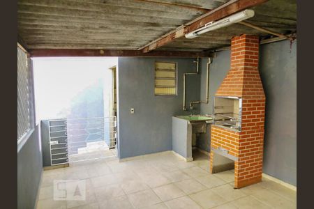 Área de casa para alugar com 2 quartos, 110m² em Jardim Vila Formosa, São Paulo