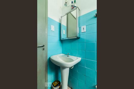 Banheiro de kitnet/studio à venda com 1 quarto, 33m² em Rio Branco, Porto Alegre