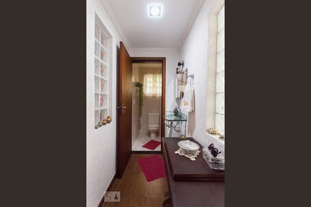 Casa de condomínio à venda com 220m², 3 quartos e 2 vagasLavabo