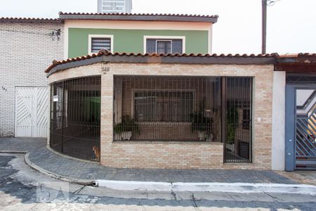Casa de condomínio à venda com 220m², 3 quartos e 2 vagasFachada
