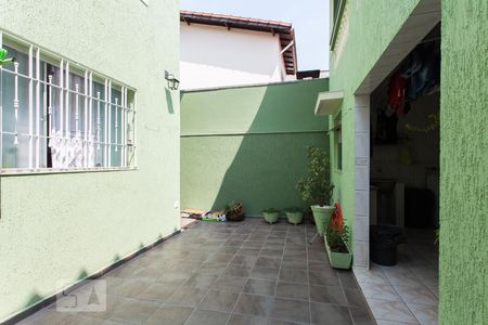 Casa de condomínio à venda com 220m², 3 quartos e 2 vagasQuintal