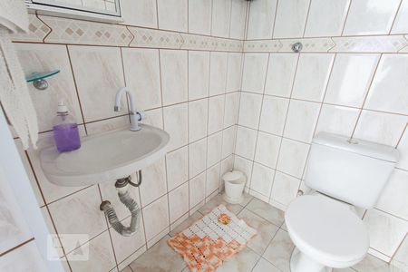 Casa de condomínio à venda com 220m², 3 quartos e 2 vagasBanheiro de Serviço