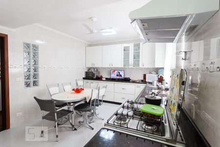 Casa de condomínio à venda com 220m², 3 quartos e 2 vagasCozinha