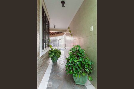 Casa de condomínio à venda com 220m², 3 quartos e 2 vagasEntrada