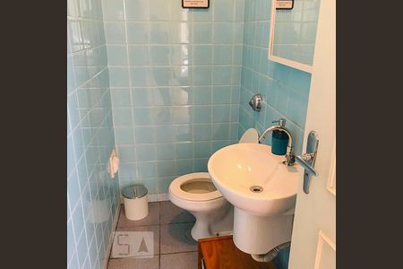 Casa à venda com 500m², 3 quartos e 2 vagas Casa à venda com 500m², 3 quartos e 2 vagasBanheiro